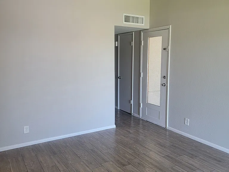 204 N Standage — Photo 9