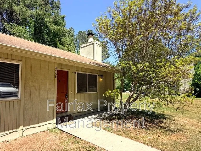 475 Cedar Lake Rd #B — Photo 1