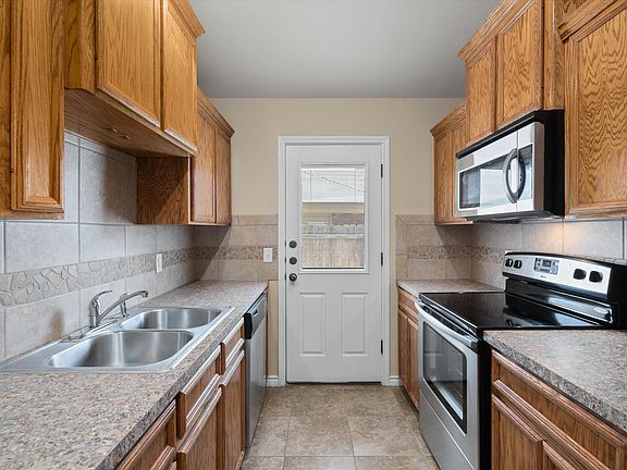 2nd image of 523 Paseo Del Plata #B