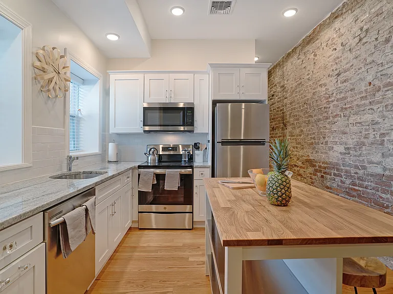 162 Cottage St #2B — Photo 12