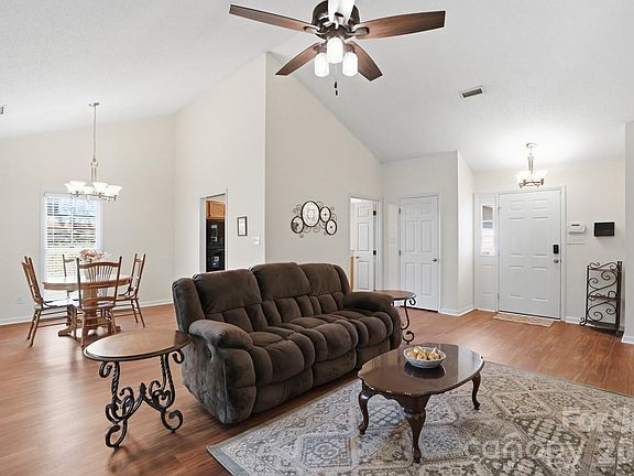 4th image of 1539 Bear Mountain Rd