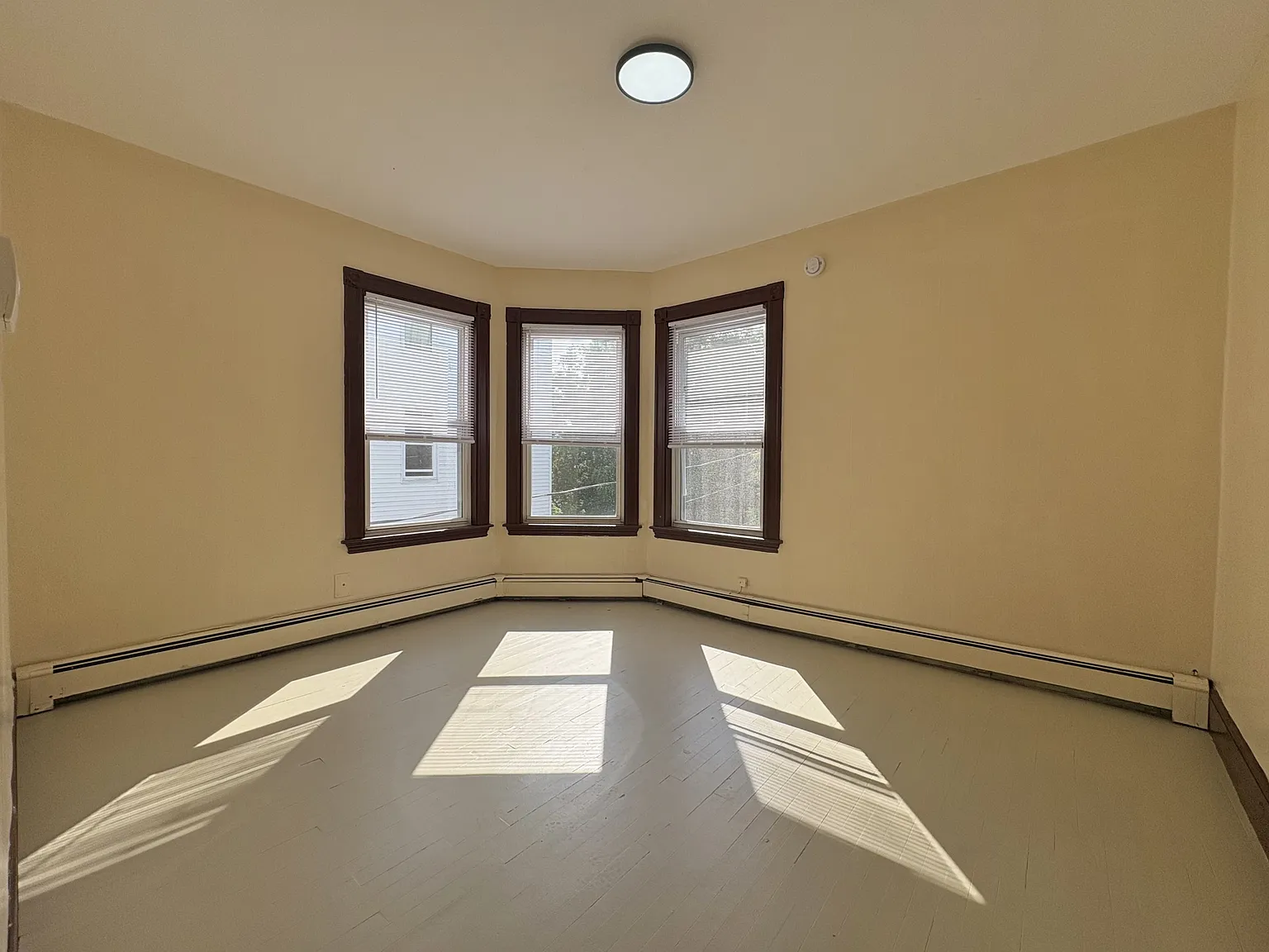 4 bed, 1100 sqft, $1,700 — Photo 3