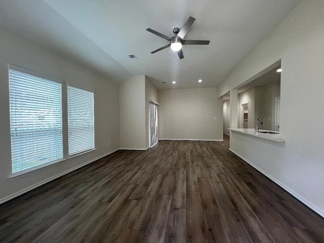 3 bed, 2.0 bath, 1344 sqft, $1,795 — Photo 3