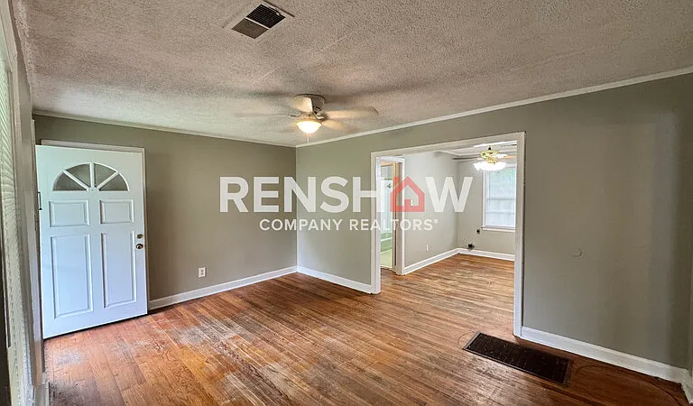 978 Dillworth St — Photo 3