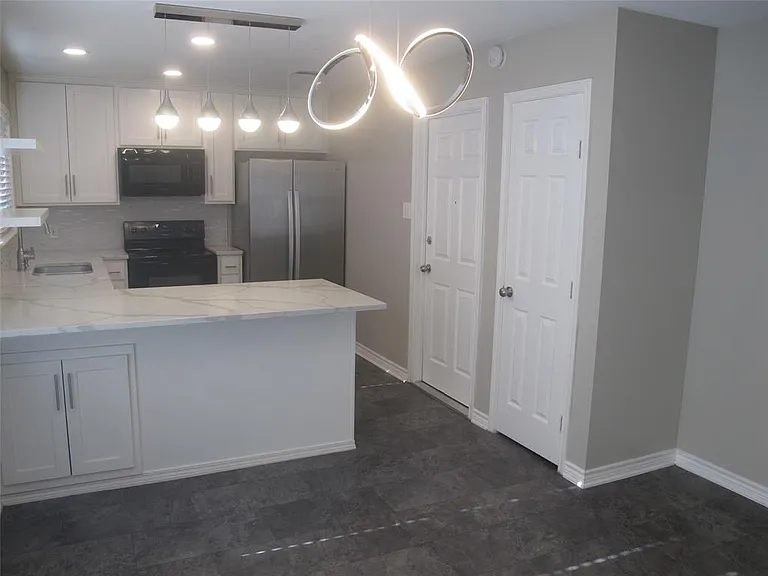 3504 Roanoke Dr — Photo 5