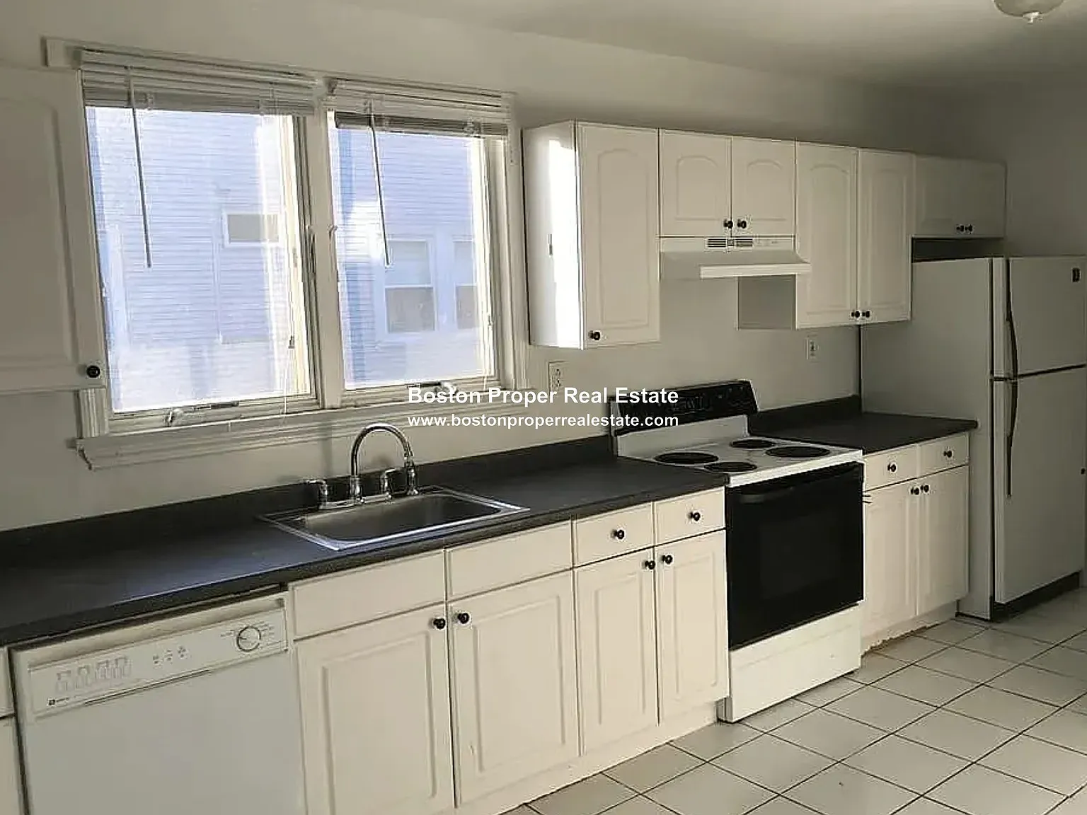 3 bed, 1100 sqft, $3,100 — Photo 3