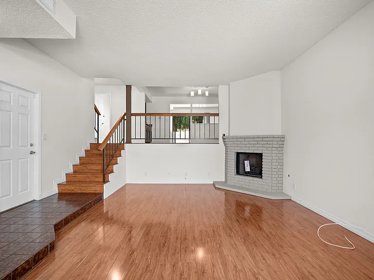 7100 Balboa Blvd #803 — Photo 15