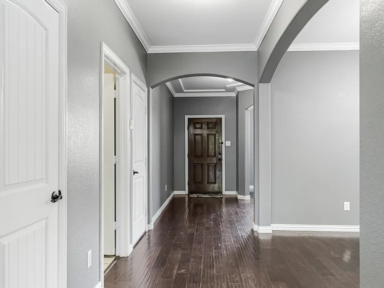 3316 Canyon Lake Dr — Photo 2