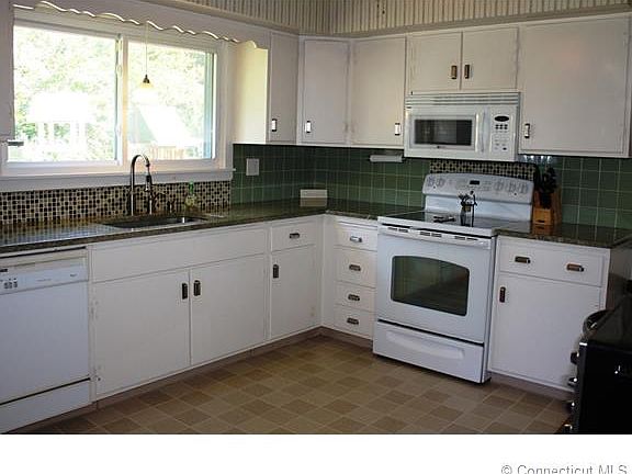5th image of 65 Cassella Dr