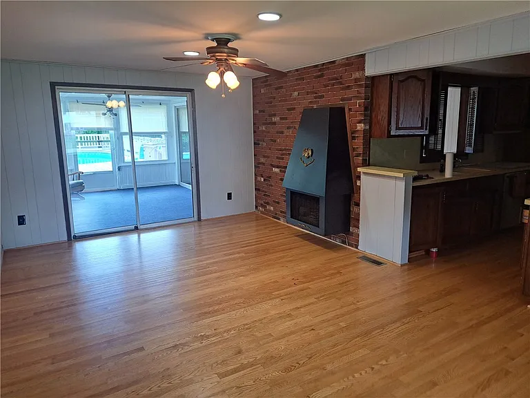 75 Woody Ln — Photo 3