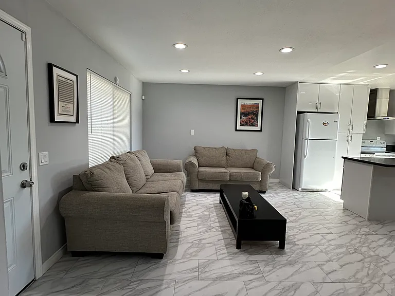 2625 Baltic Ave — Photo 21