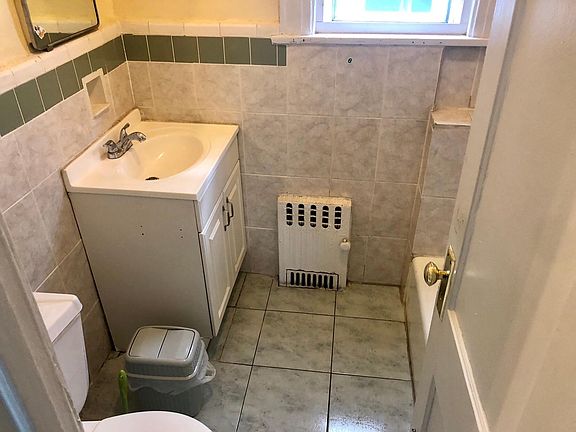 5th image of 8523 Parsons Blvd