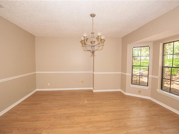 4th image of 664 Smokerise Blvd