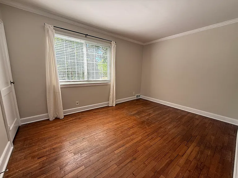 2625 B Greenbrier Rd — Photo 10