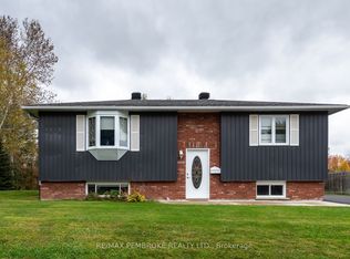 1108 Boundary Rd, Pembroke, ON K8A7X1