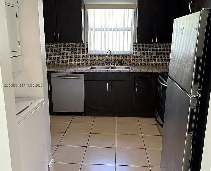 738 SW 9th St — Photo 6