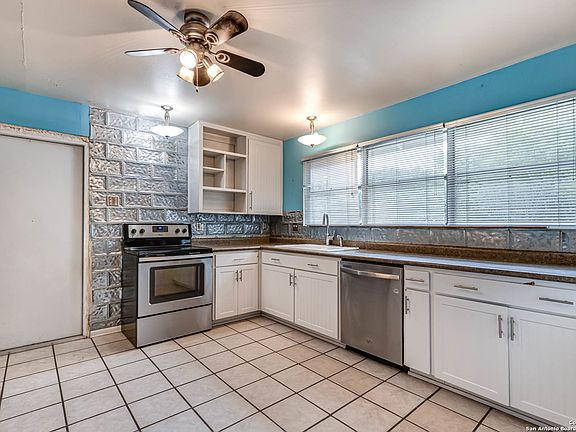 3rd image of 215 Shannon Lee St
