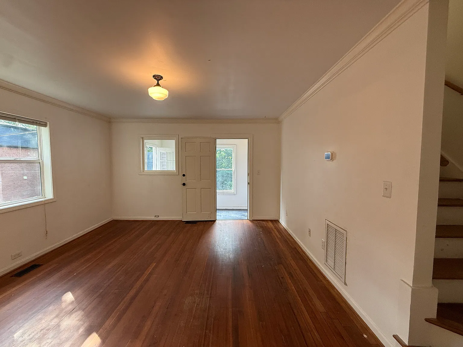 4 bed, $2,400 — Photo 4