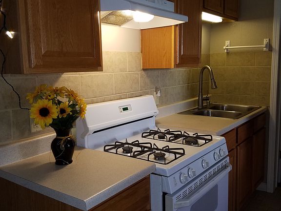 3rd image of 1105 E Us Highway 136 APT 7