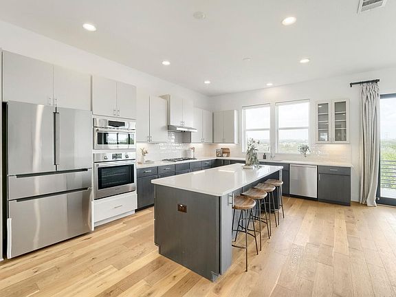 5th image of 7408 Cordoba Dr
