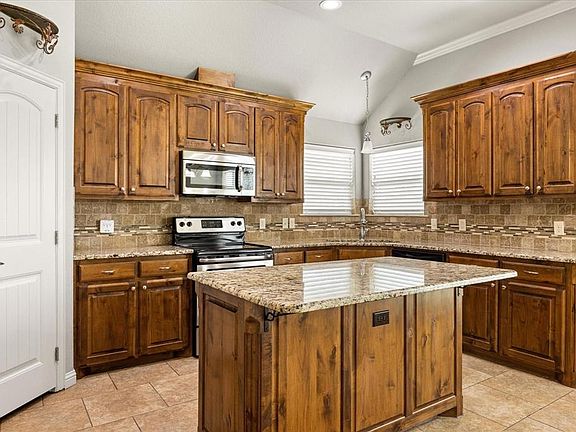 2nd image of 107 Donna Cir #107