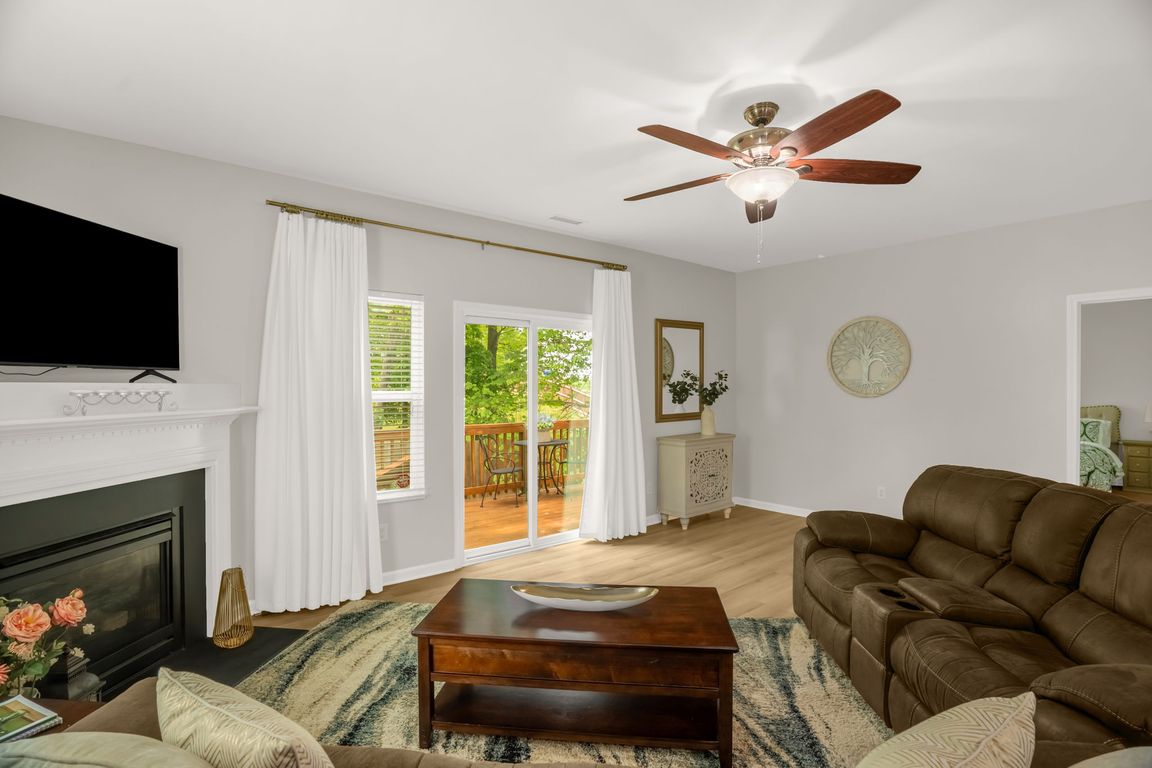 13-web-or-mls-1305 Montreaux Ct-13