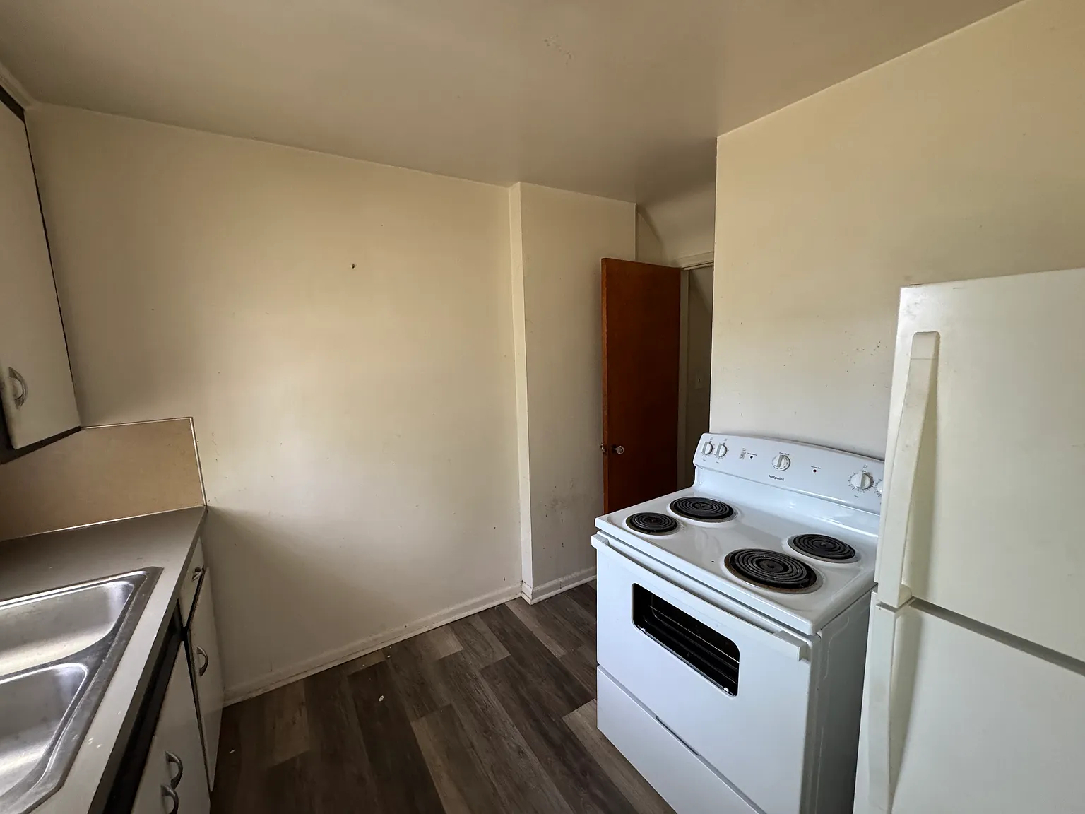 2 bed, 900 sqft, $925 — Photo 2