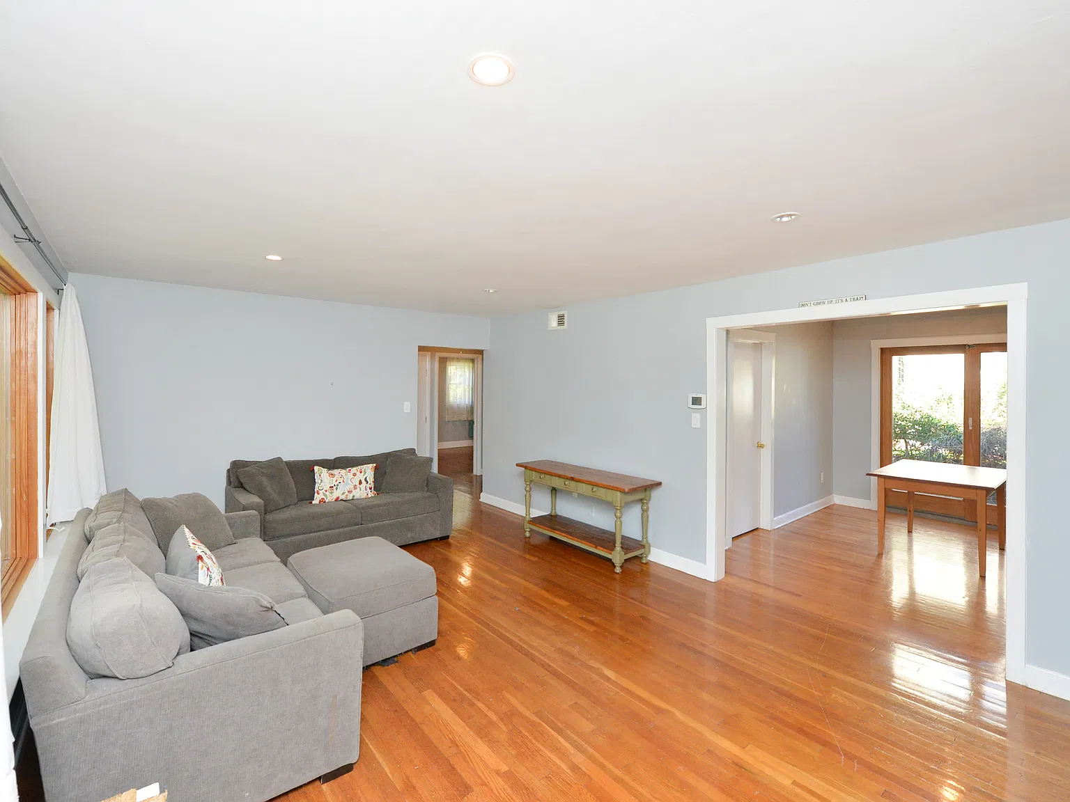 3 bed, 1.5 bath, $4,000 — Photo 3