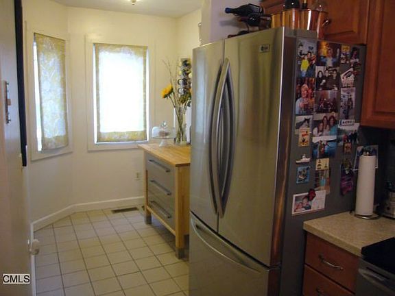 5th image of 566 Newfield Ave APT 5