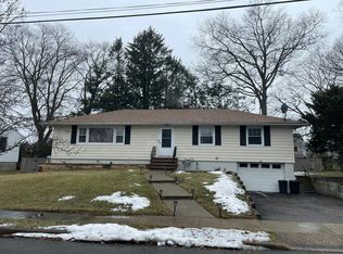 9 Clegg Ct, Pompton Lakes, NJ 07442