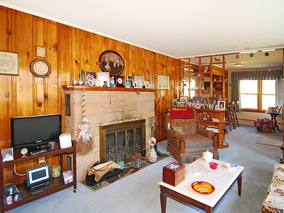 2nd image of 8 W Windy Bush Ln