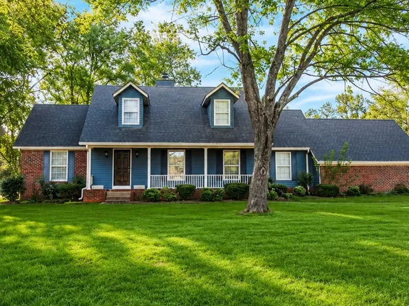 1429 Twin Feather Dr, Murfreesboro, TN 37129