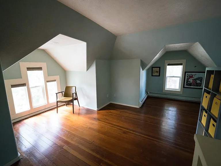 136 S Maple St — Photo 7