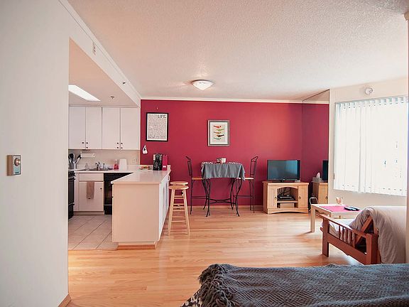 5th image of 240 Lombard St APT 435