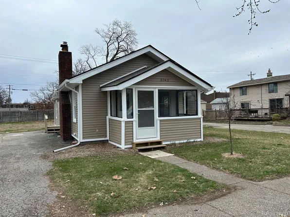3262 Millwall Ave, Keego Harbor, MI 48320
