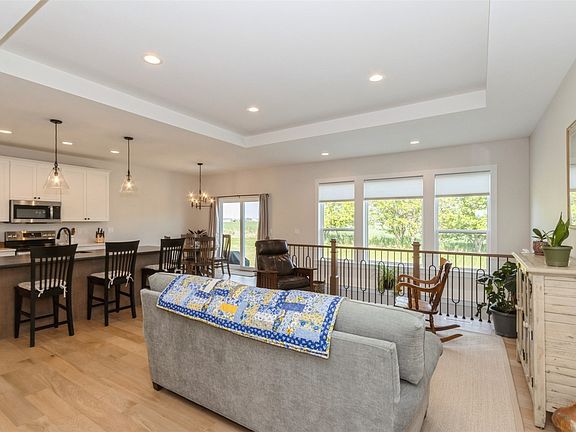 3rd image of 344 Candlestick Dr NE