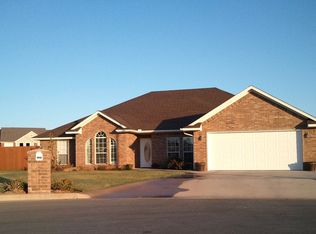 1816 Hunter Pointe Cir, Altus, OK 73521