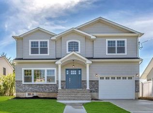 3288 3rd St, Oceanside, NY 11572