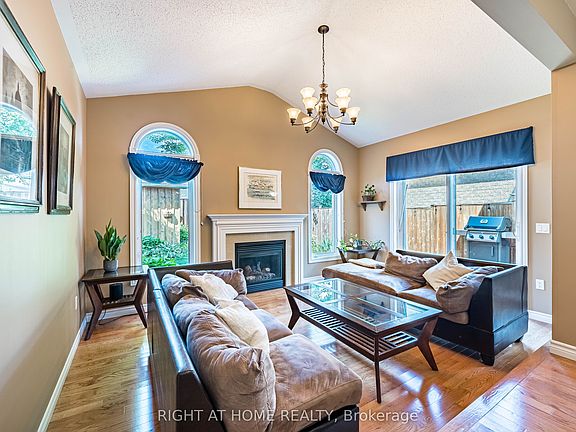 5th image of 1352 Wadebridge Cres
