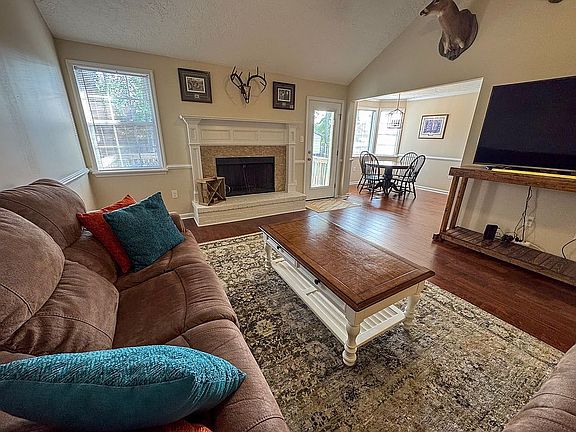 4th image of 652 Kemper Dr