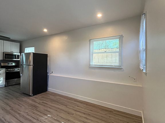5th image of 648 Hill St APT C