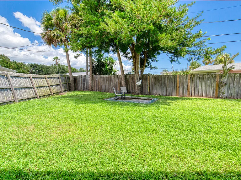 55 Poinsettia Dr — Photo 24