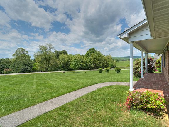 3rd image of 3000 Tall Oaks Dr
