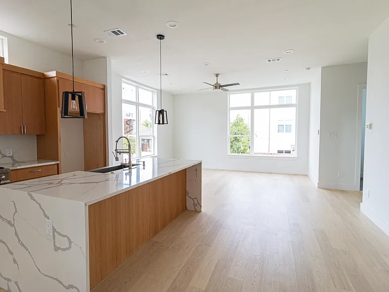 4210 Roseland Ave #101 — Photo 18
