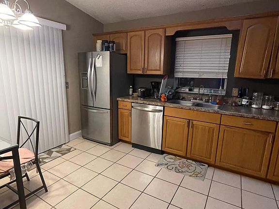 2nd image of 2833 S Bumby Ave #8