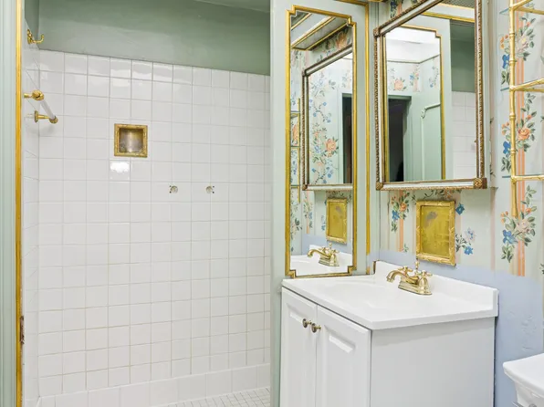 30 East 62nd Street image 10 of 16