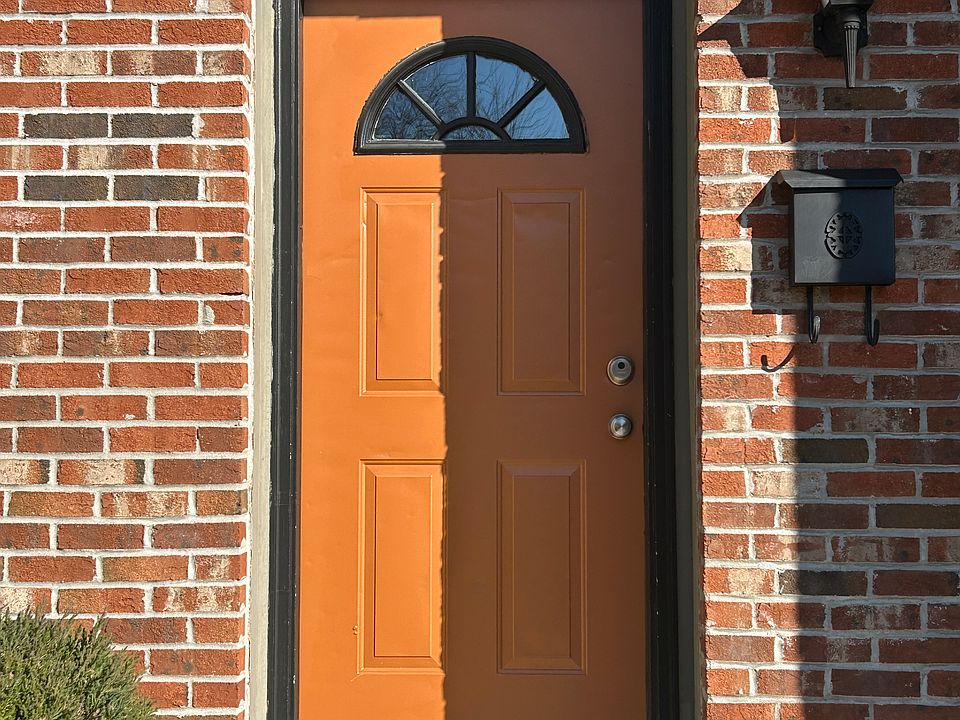 1st image of 1072 Governors Dr