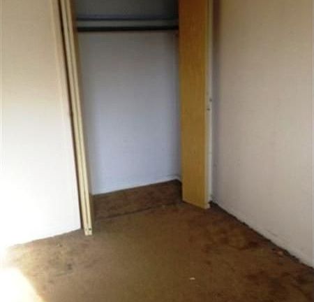 5th image of 15980 Drexel Ave