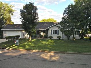 135 Island Dr, Iola, WI 54945