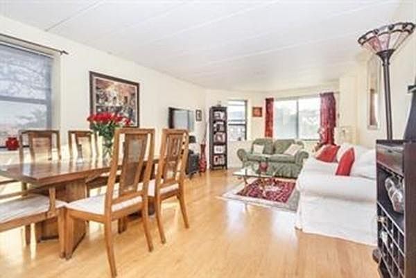 1st image of 1933 Commonwealth Ave #402A